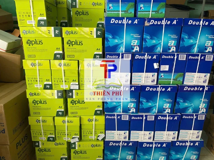 Khu vực kho giấy in A4 và bìa còng văn phòng phẩm